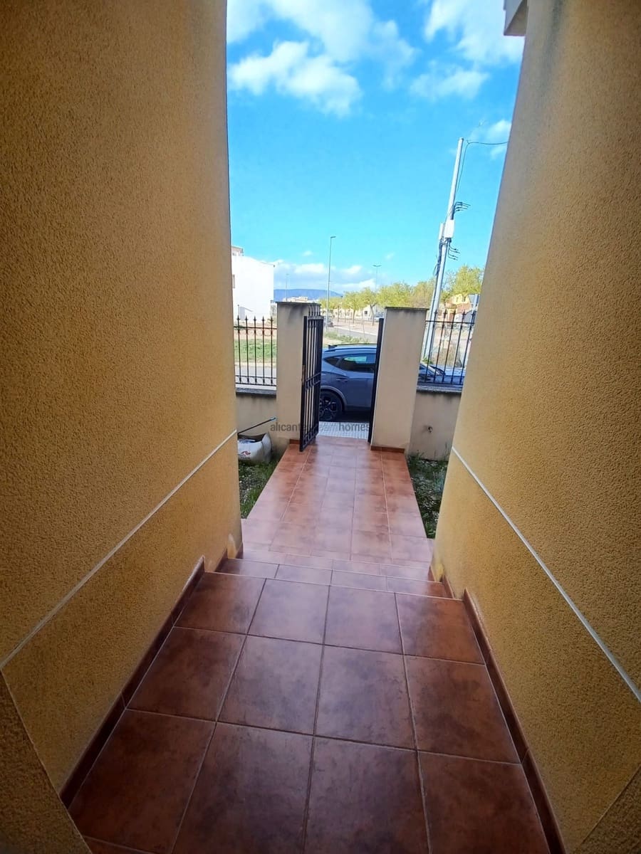 4 soveværelse Byhus til salg i Pinoso med swimmingpool garage - € 235.000 (Ref: 9751567)