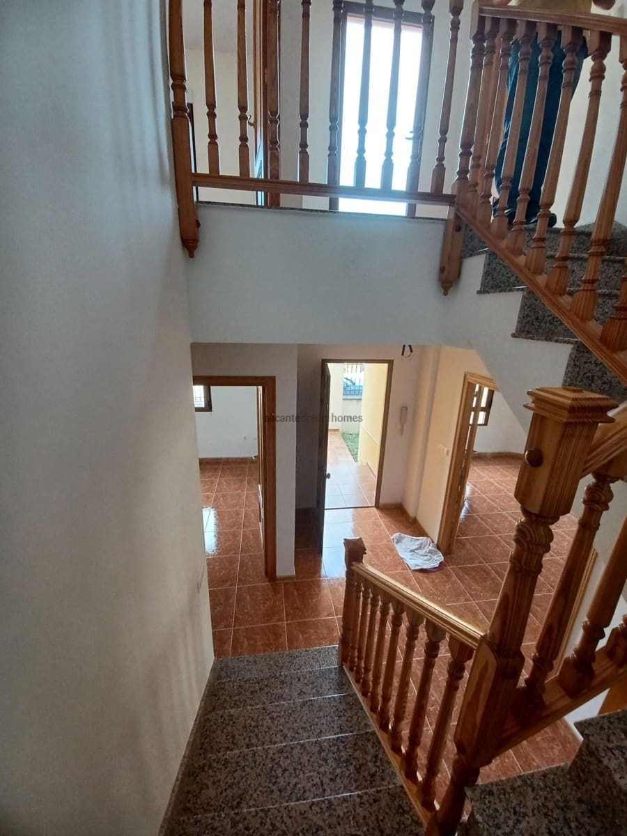 4 soveværelse Byhus til salg i Pinoso med swimmingpool garage - € 235.000 (Ref: 9751567)