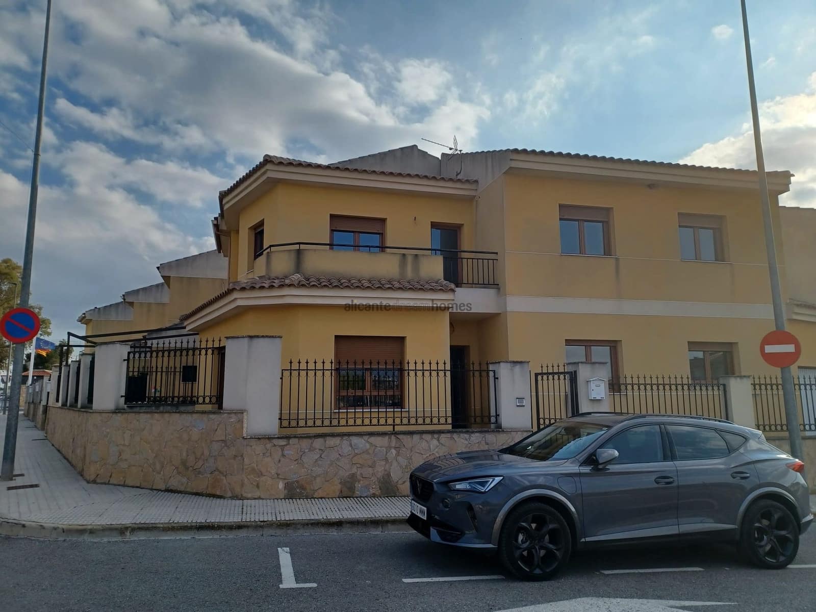 4 soveværelse Byhus til salg i Pinoso med swimmingpool garage - € 235.000 (Ref: 9751567)