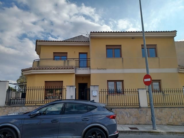 4 soveværelse Byhus til salg i Pinoso med swimmingpool garage - € 235.000 (Ref: 9751567)