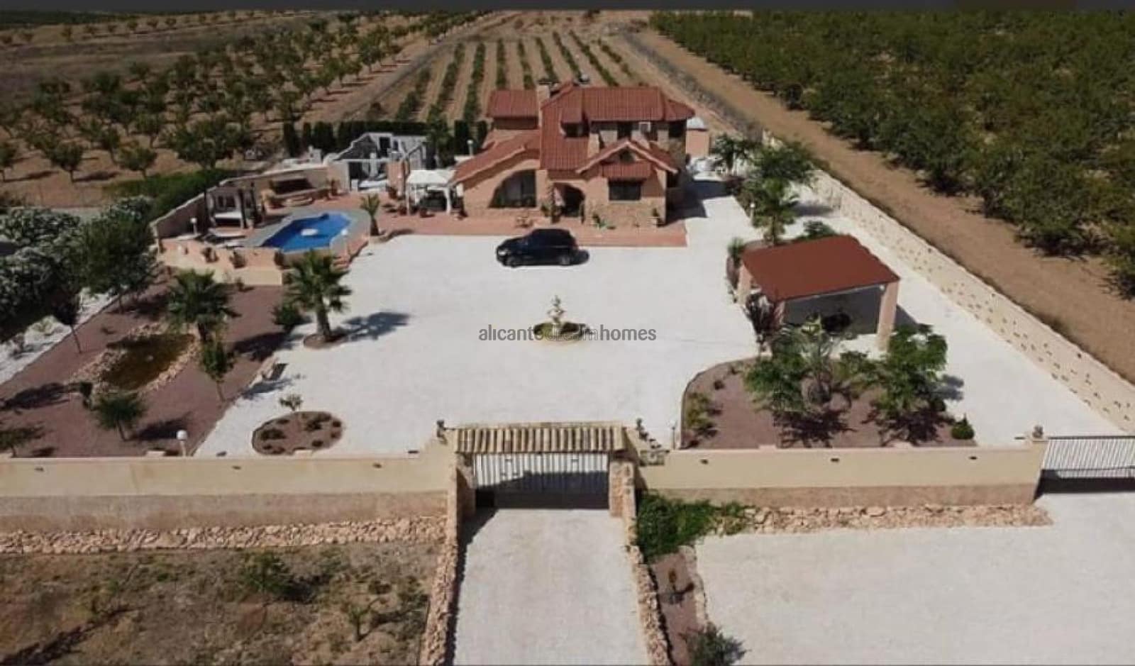 5 soveværelse Villa til salg i Pinoso med swimmingpool - € 499.995 (Ref: 9755274)