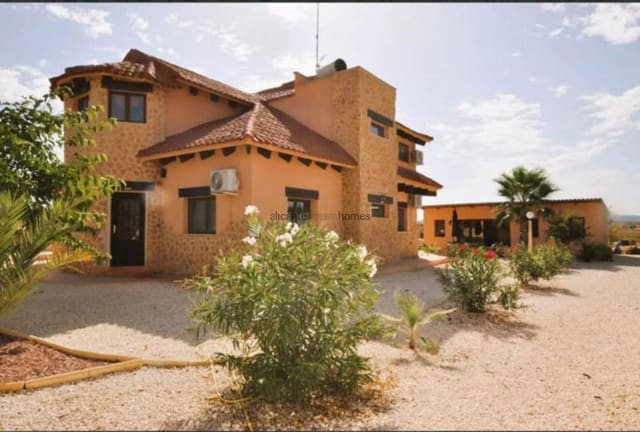 5 soveværelse Villa til salg i Pinoso med swimmingpool - € 499.995 (Ref: 9755274)