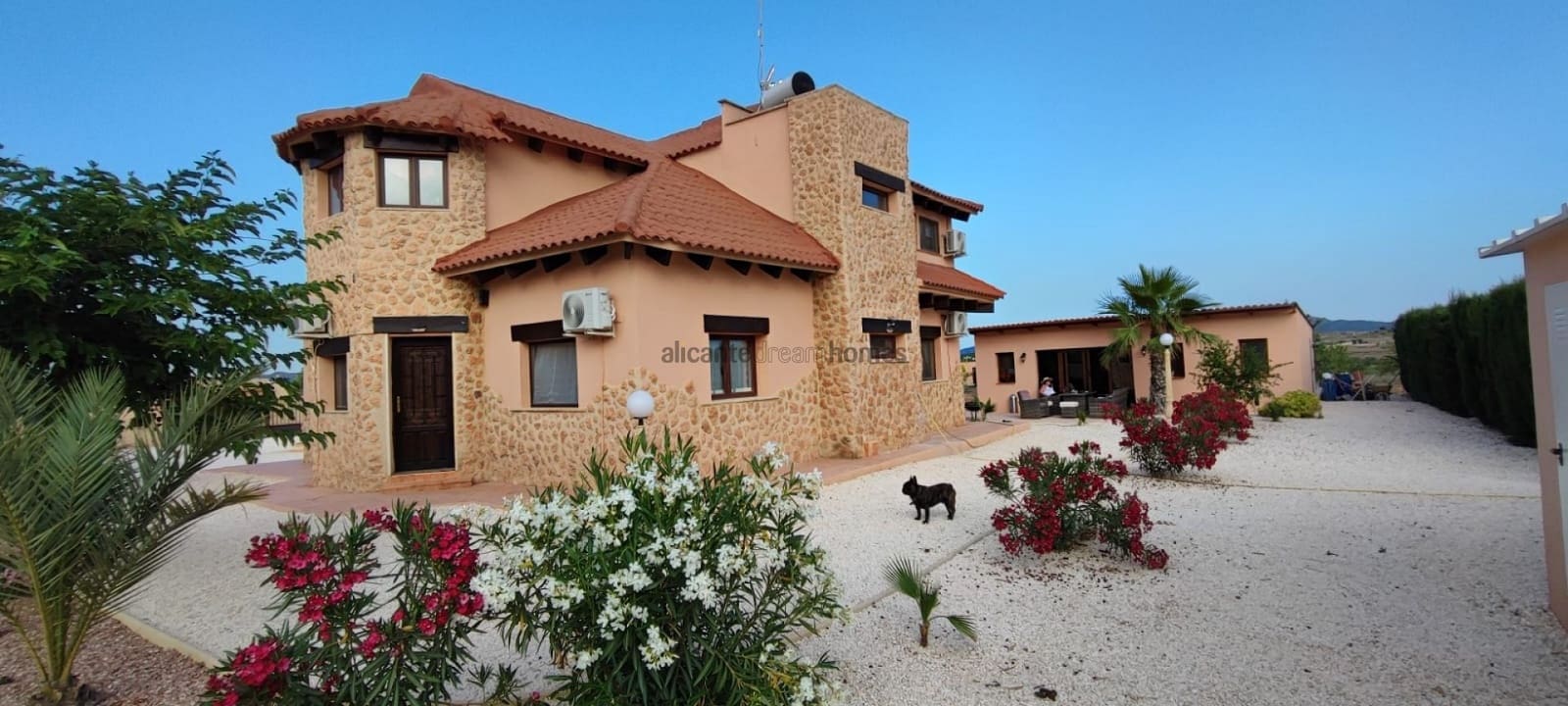 5 soveværelse Villa til salg i Pinoso med swimmingpool - € 499.995 (Ref: 9755274)