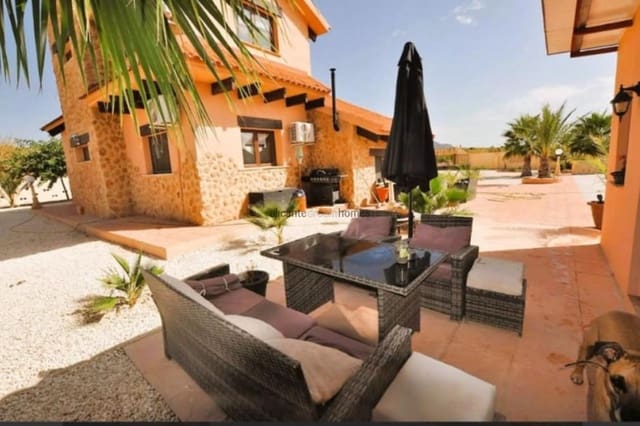 5 soveværelse Villa til salg i Pinoso med swimmingpool - € 499.995 (Ref: 9755274)