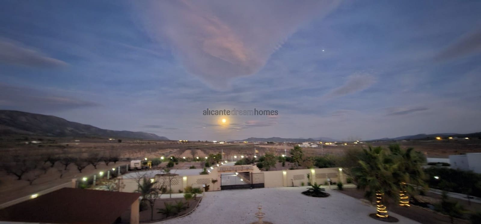 5 soveværelse Villa til salg i Pinoso med swimmingpool - € 499.995 (Ref: 9755274)