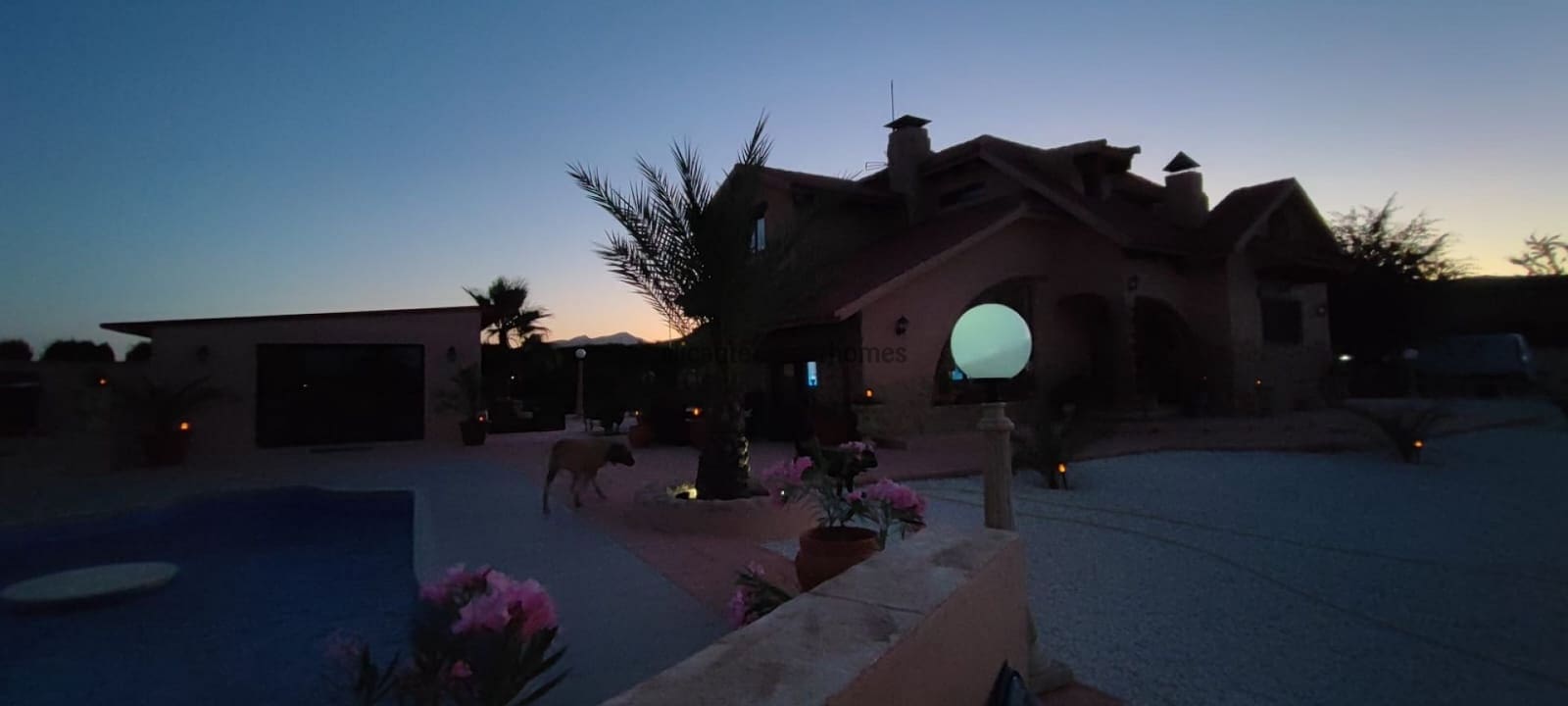 5 soveværelse Villa til salg i Pinoso med swimmingpool - € 499.995 (Ref: 9755274)