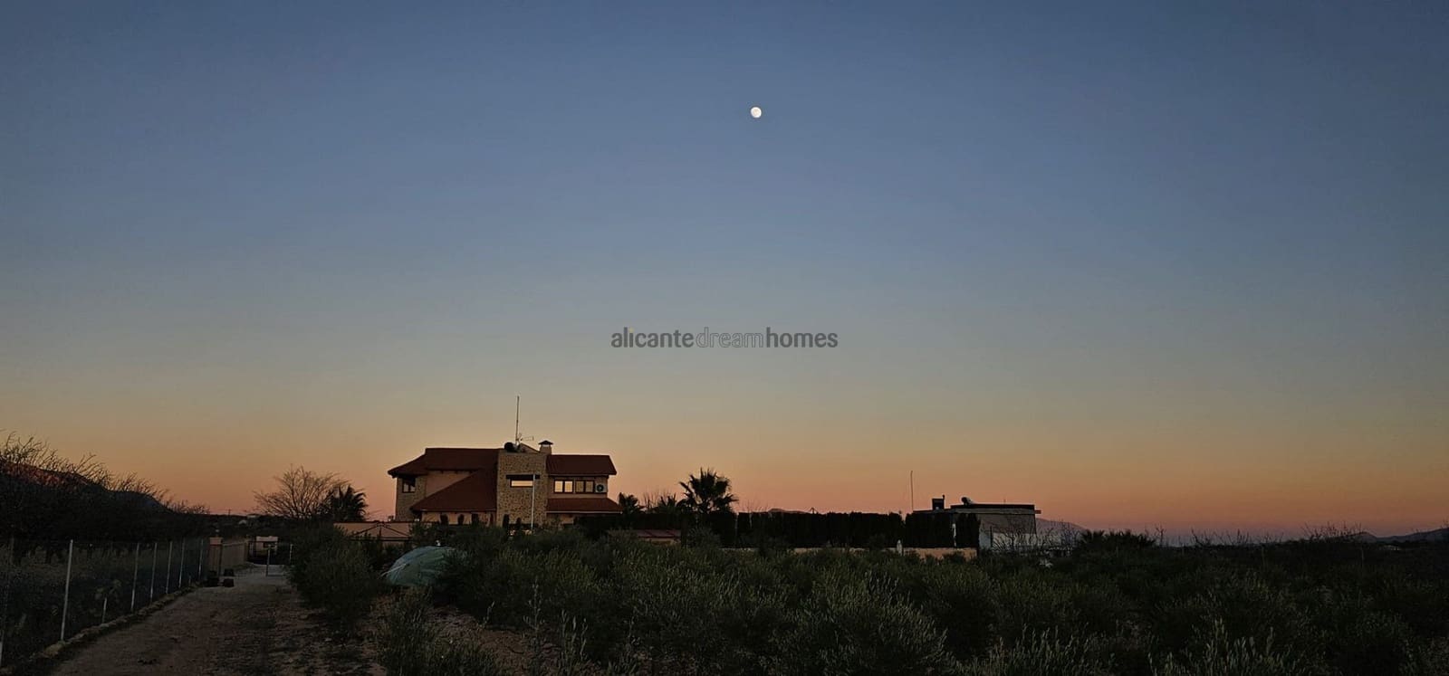 5 soveværelse Villa til salg i Pinoso med swimmingpool - € 499.995 (Ref: 9755274)