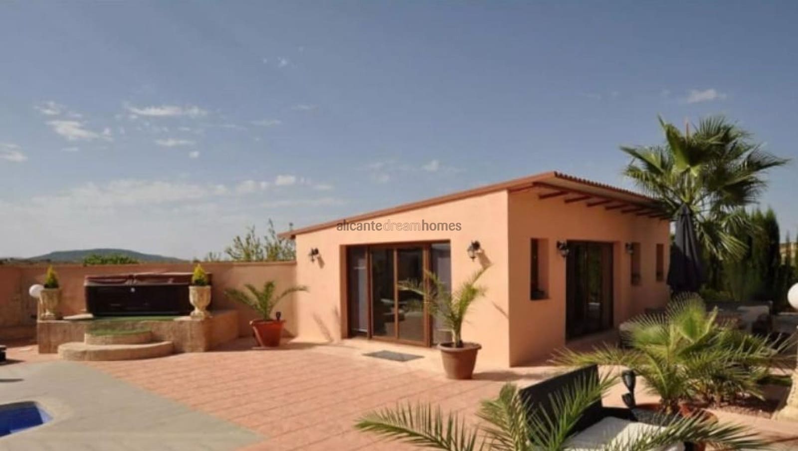 5 soveværelse Villa til salg i Pinoso med swimmingpool - € 499.995 (Ref: 9755274)