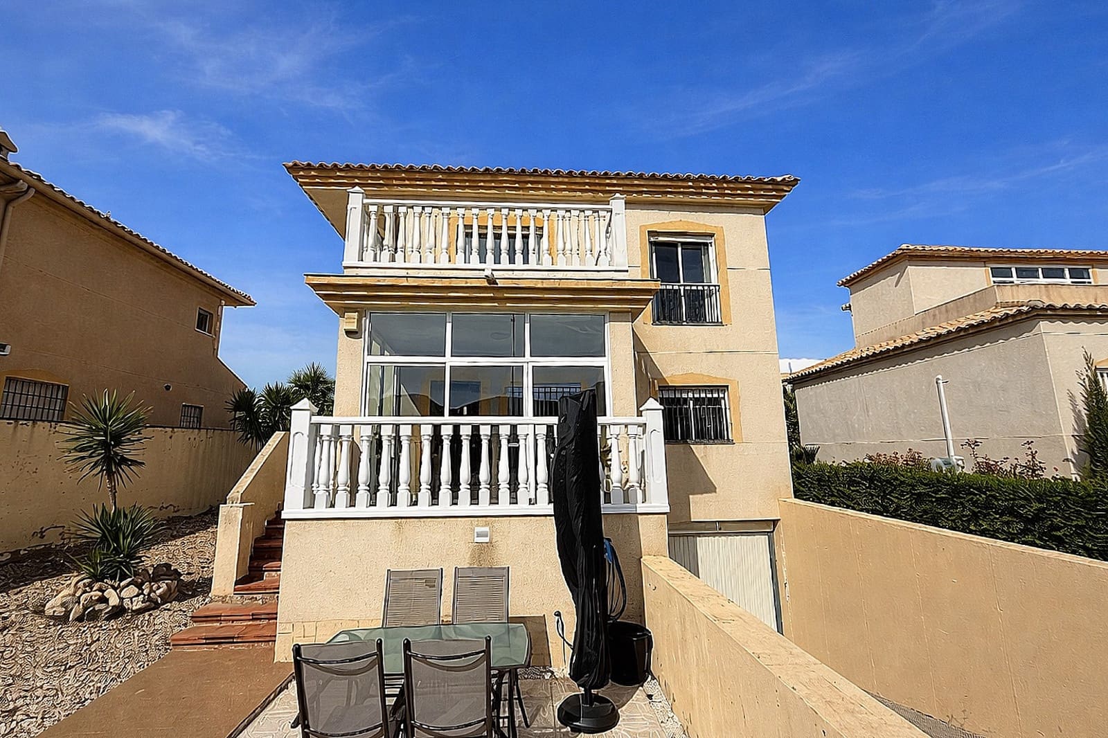 4 soveværelse Villa til salg i Castalla med swimmingpool garage - € 268.000 (Ref: 9755278)