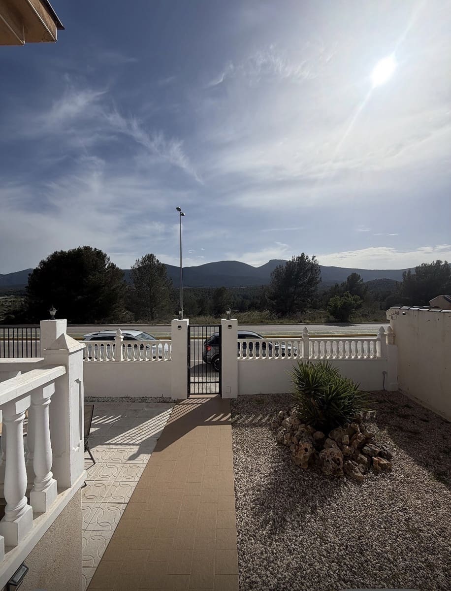 4 soveværelse Villa til salg i Castalla med swimmingpool garage - € 268.000 (Ref: 9755278)