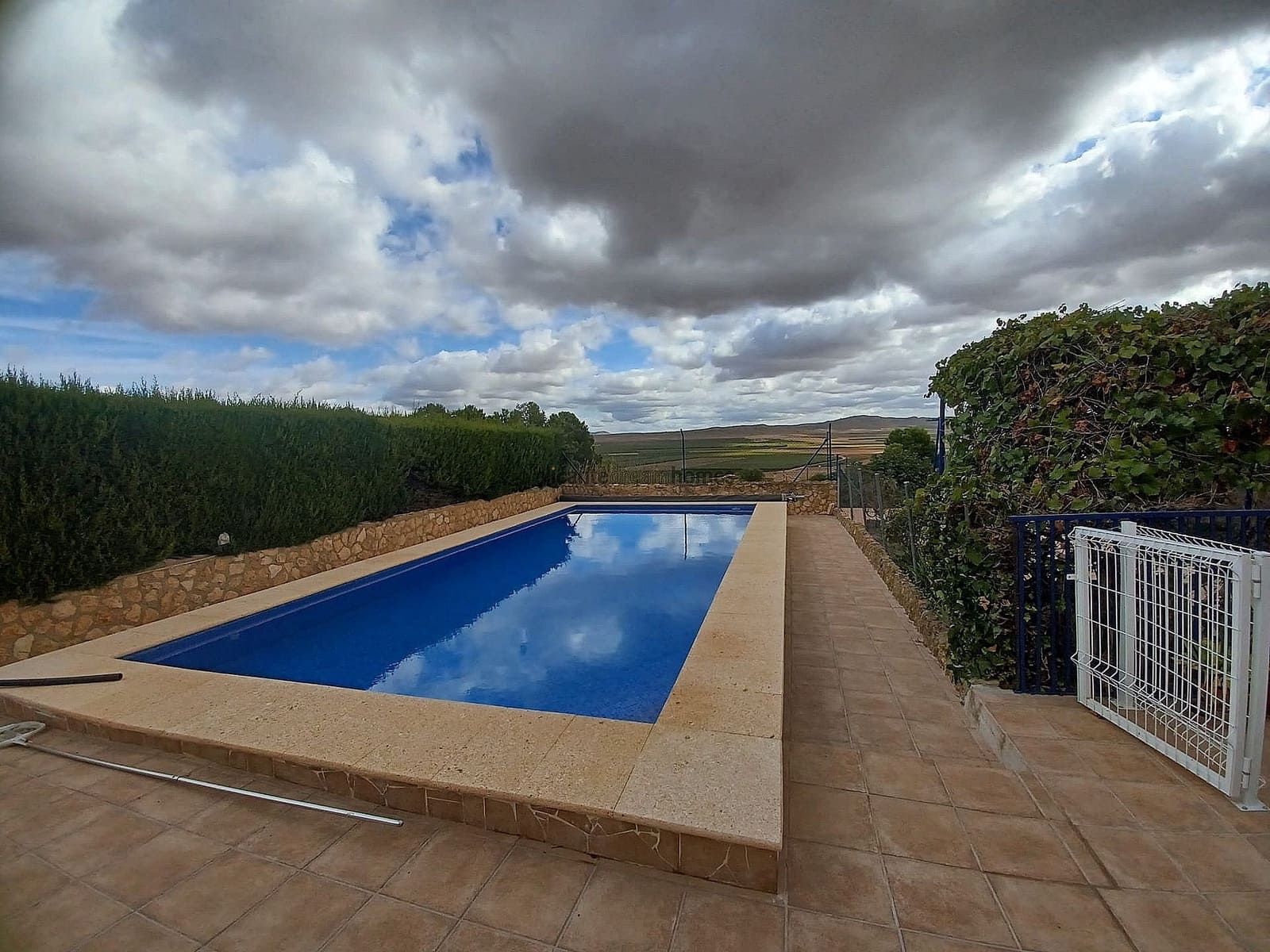 3 makuuhuone Maalaistalo myytävänä paikassa Yecla mukana uima-altaan 
autotalli - 199 995 € (Ref: 9758393)