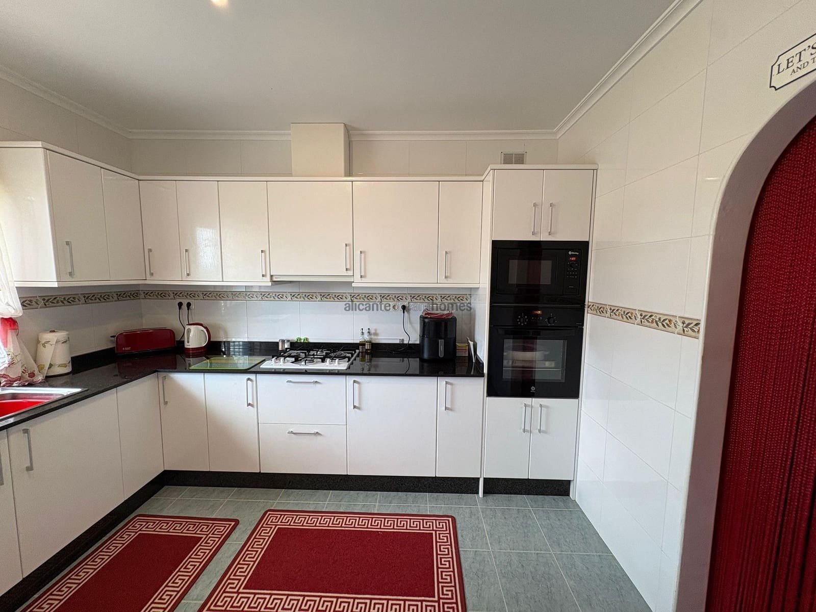 3 Zimmer Villa zu verkaufen in Pinoso mit Pool Garage - 299.995 € (Ref: 9761653)