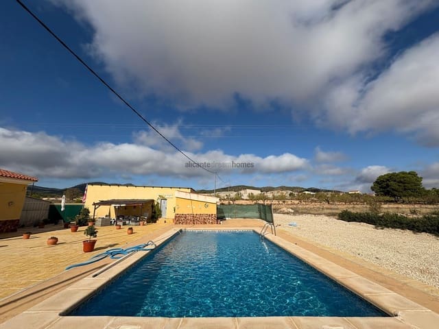 3 quarto Moradia para venda em Pinoso com piscina garagem - 299 995 € (Ref: 9761653)