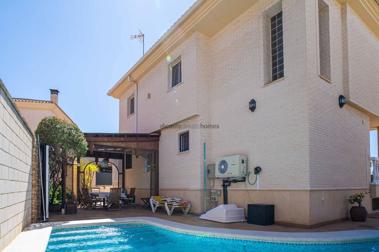 3 sypialnia Willa na sprzedaż w Elda z basenem - 430 000 € (Ref: 9772653)