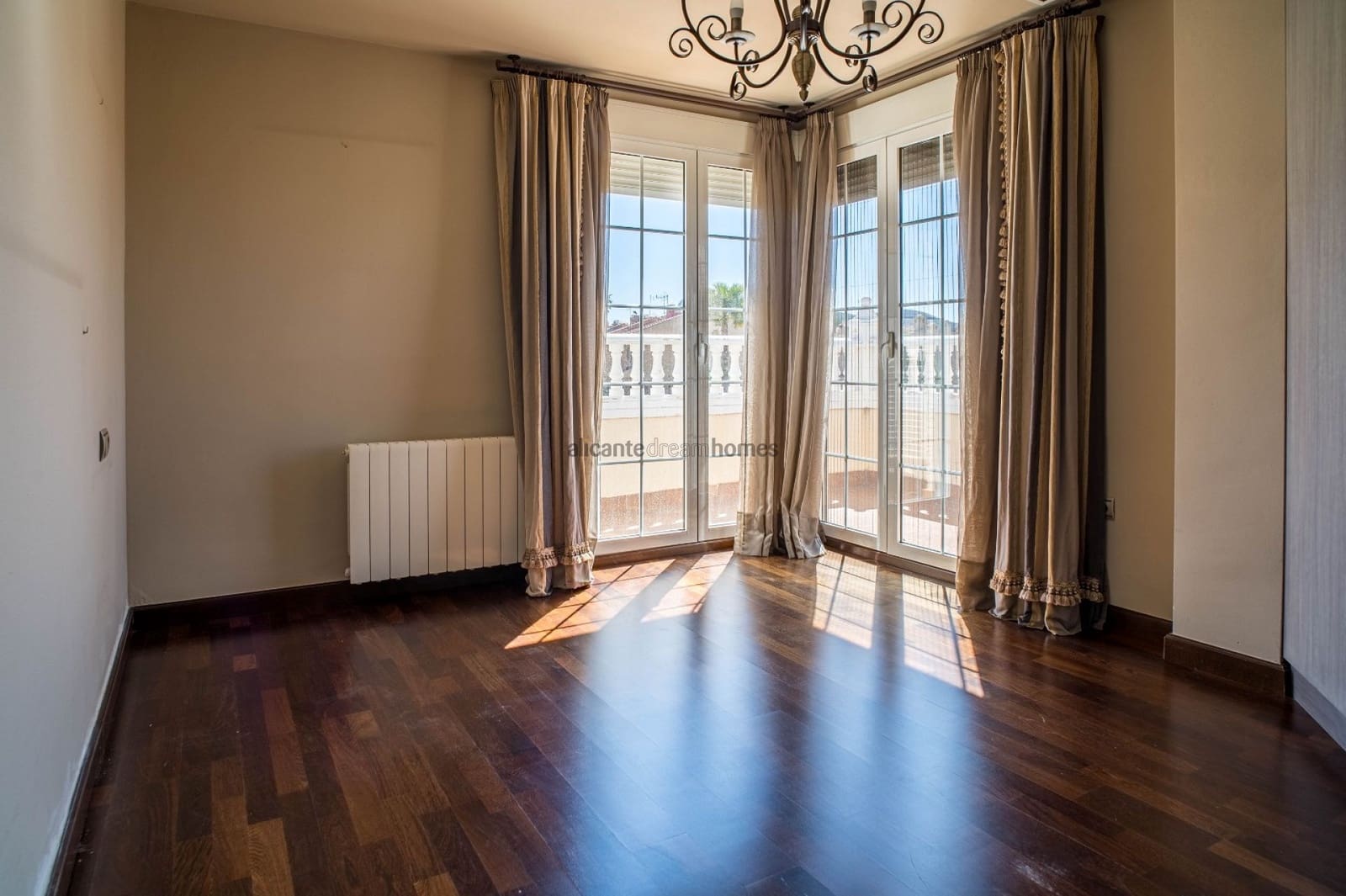 3 sypialnia Willa na sprzedaż w Elda z basenem - 430 000 € (Ref: 9772653)