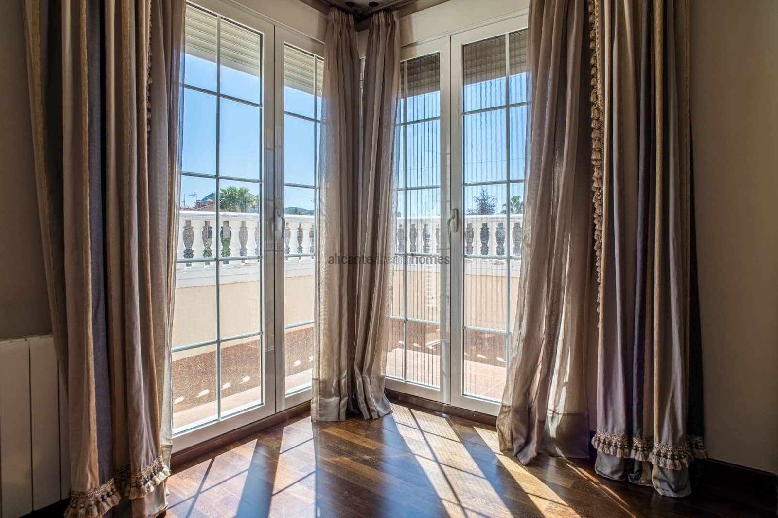 3 sypialnia Willa na sprzedaż w Elda z basenem - 430 000 € (Ref: 9772653)