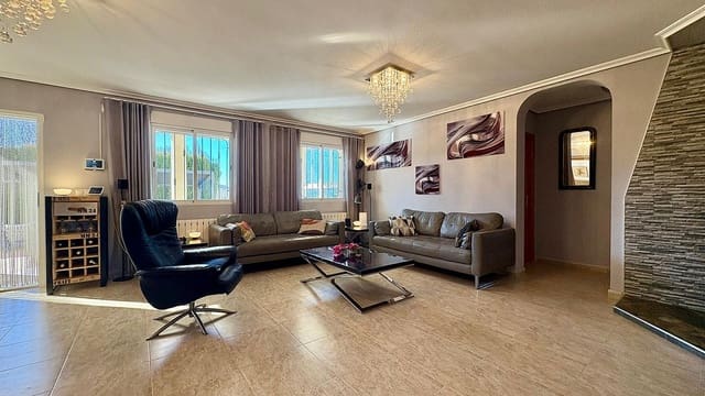 4 soveværelse Villa til salg i La Zarza, Jumilla med swimmingpool garage - € 499.000 (Ref: 9772655)