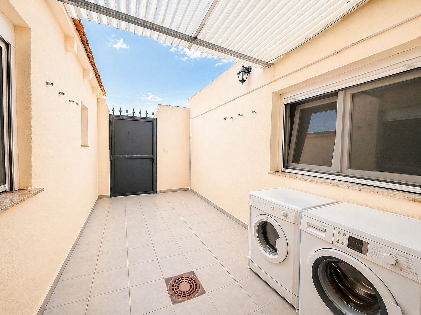 2 bedroom Townhouse for sale in Elda - € 126,500 (Ref: 9780073)