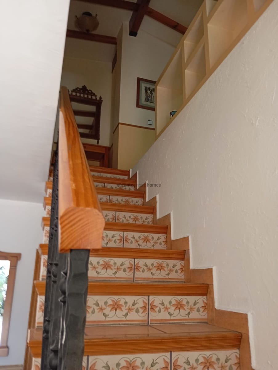 3 soveværelse Villa til salg i Yecla med swimmingpool garage - € 299.995 (Ref: 9780076)