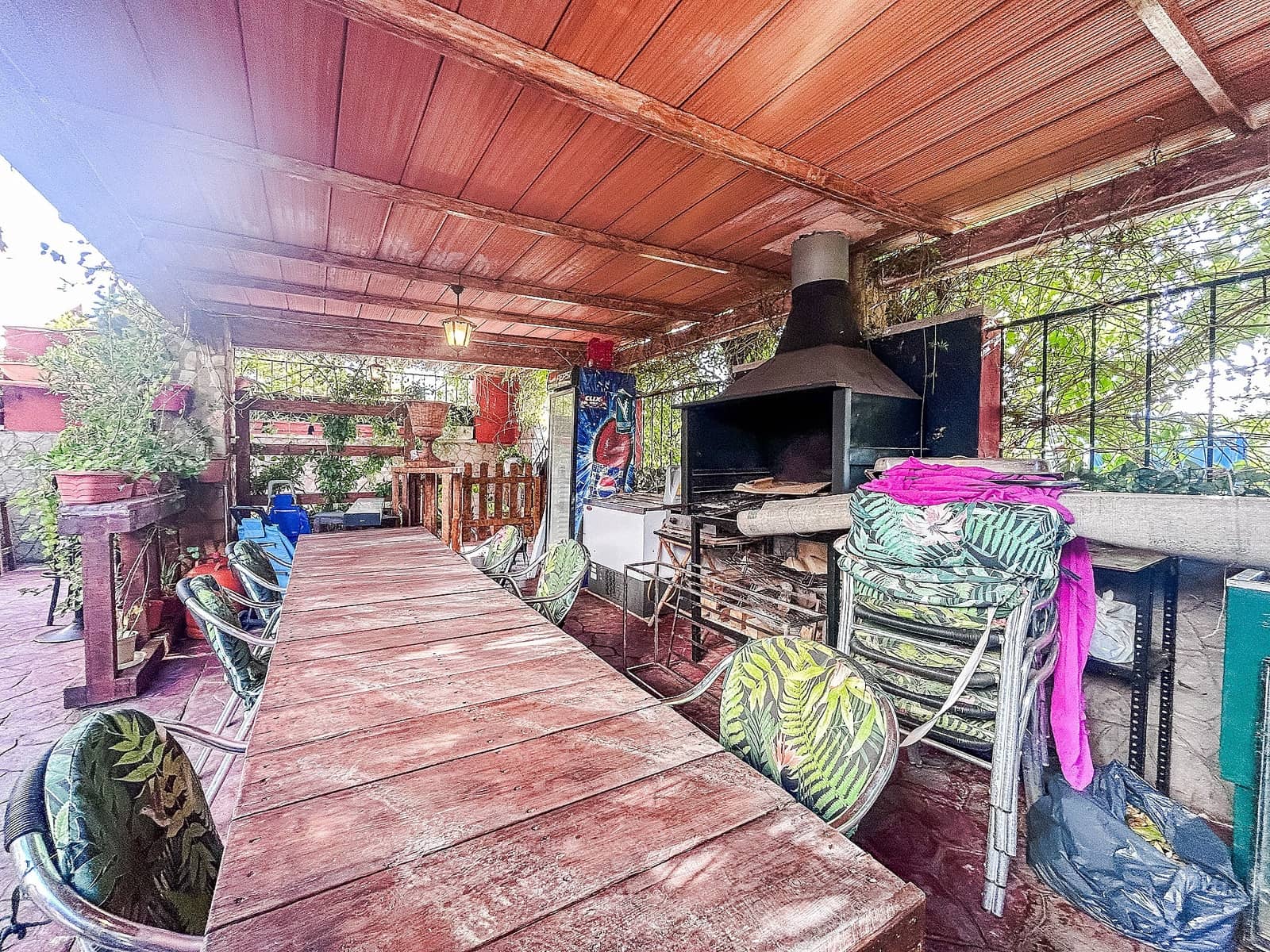 9 soveværelse Semi-Rækkehus til salg i Sax med garage - € 220.000 (Ref: 9790173)