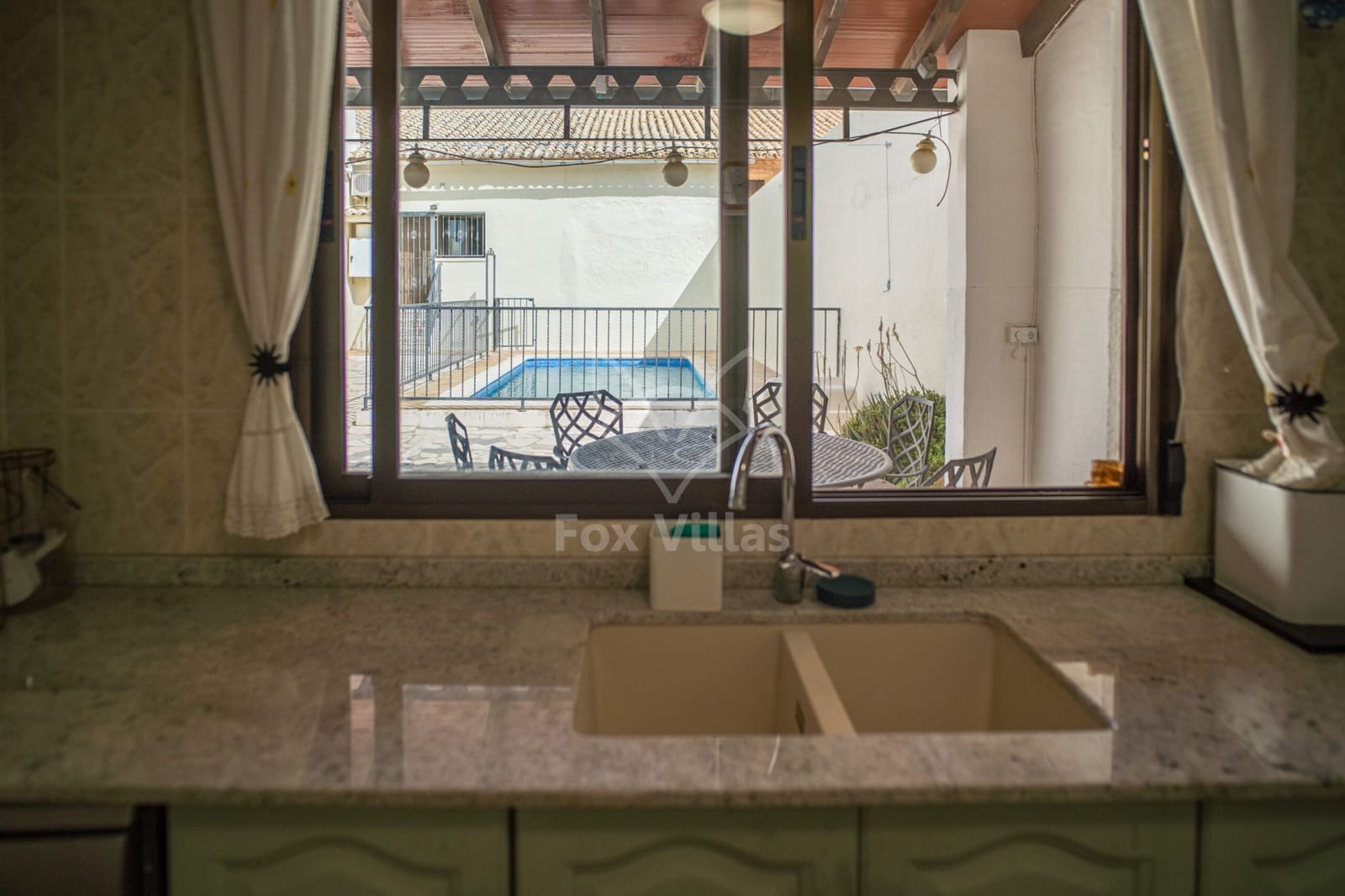 5 bedroom Finca/Country House for sale in Pinoso with pool garage - € 349,950 (Ref: 9790180)