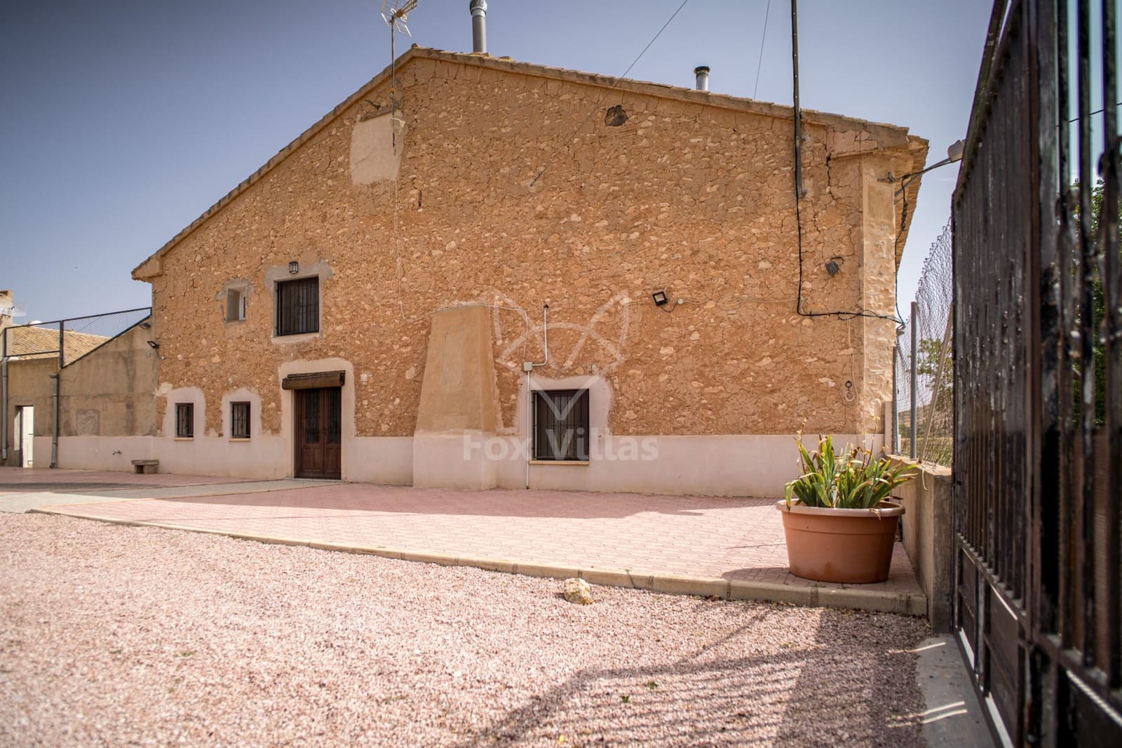 5 bedroom Finca/Country House for sale in Pinoso with pool garage - € 349,950 (Ref: 9790180)