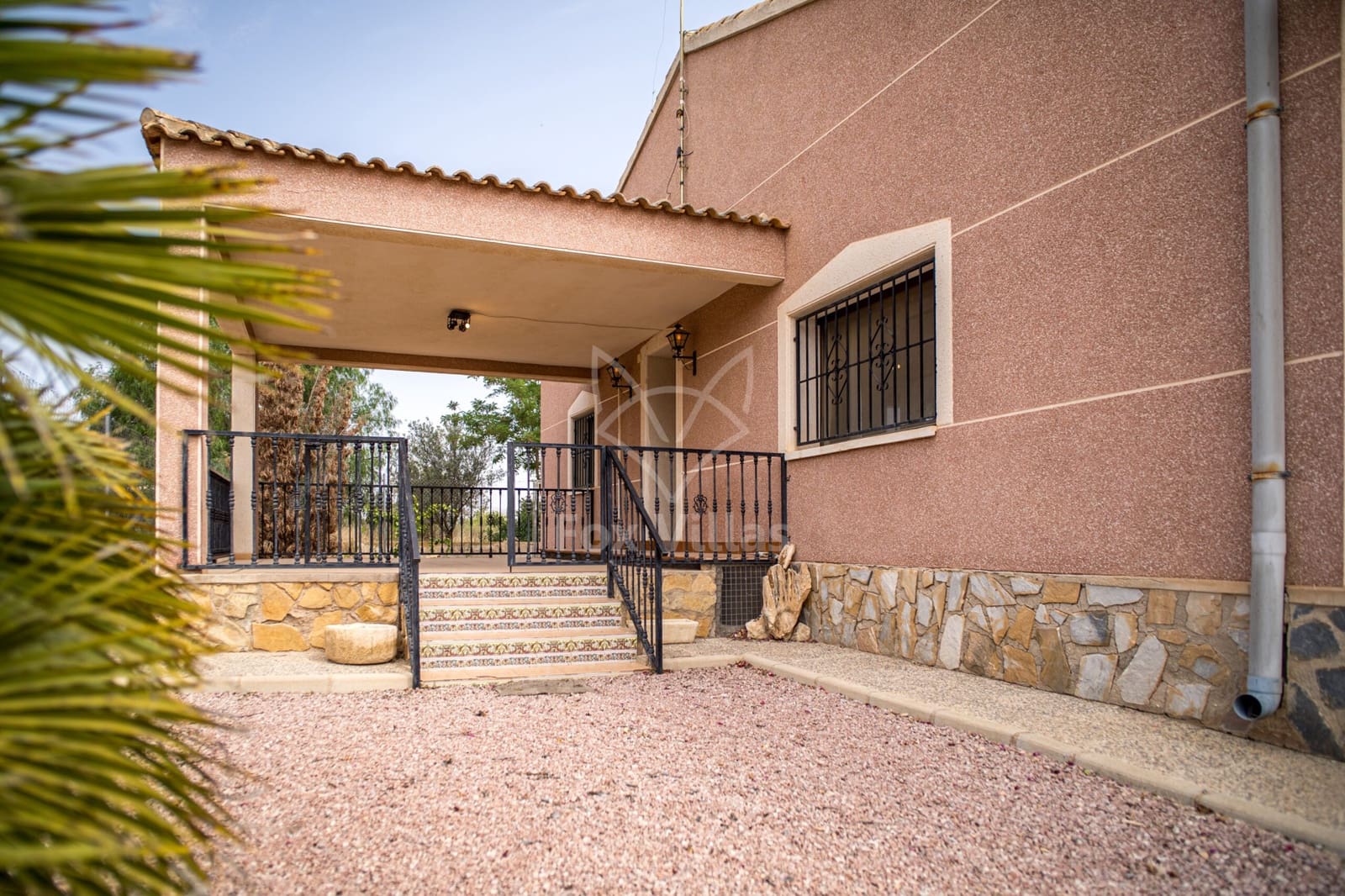 5 bedroom Finca/Country House for sale in Pinoso with pool garage - € 349,950 (Ref: 9790180)