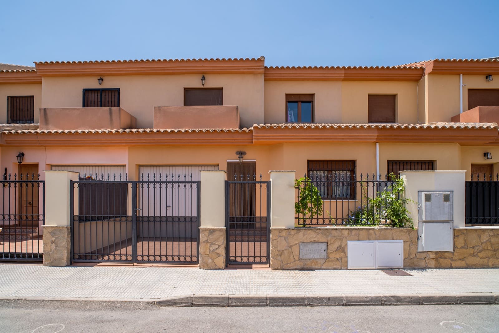 4 bedroom Villa for sale in Pinoso with garage - € 195,000 (Ref: 9790182)