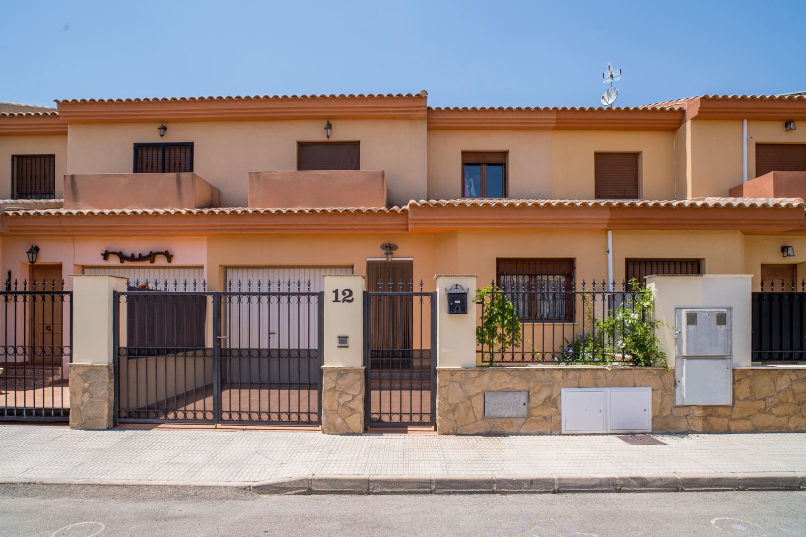 4 bedroom Villa for sale in Pinoso with garage - € 195,000 (Ref: 9790182)