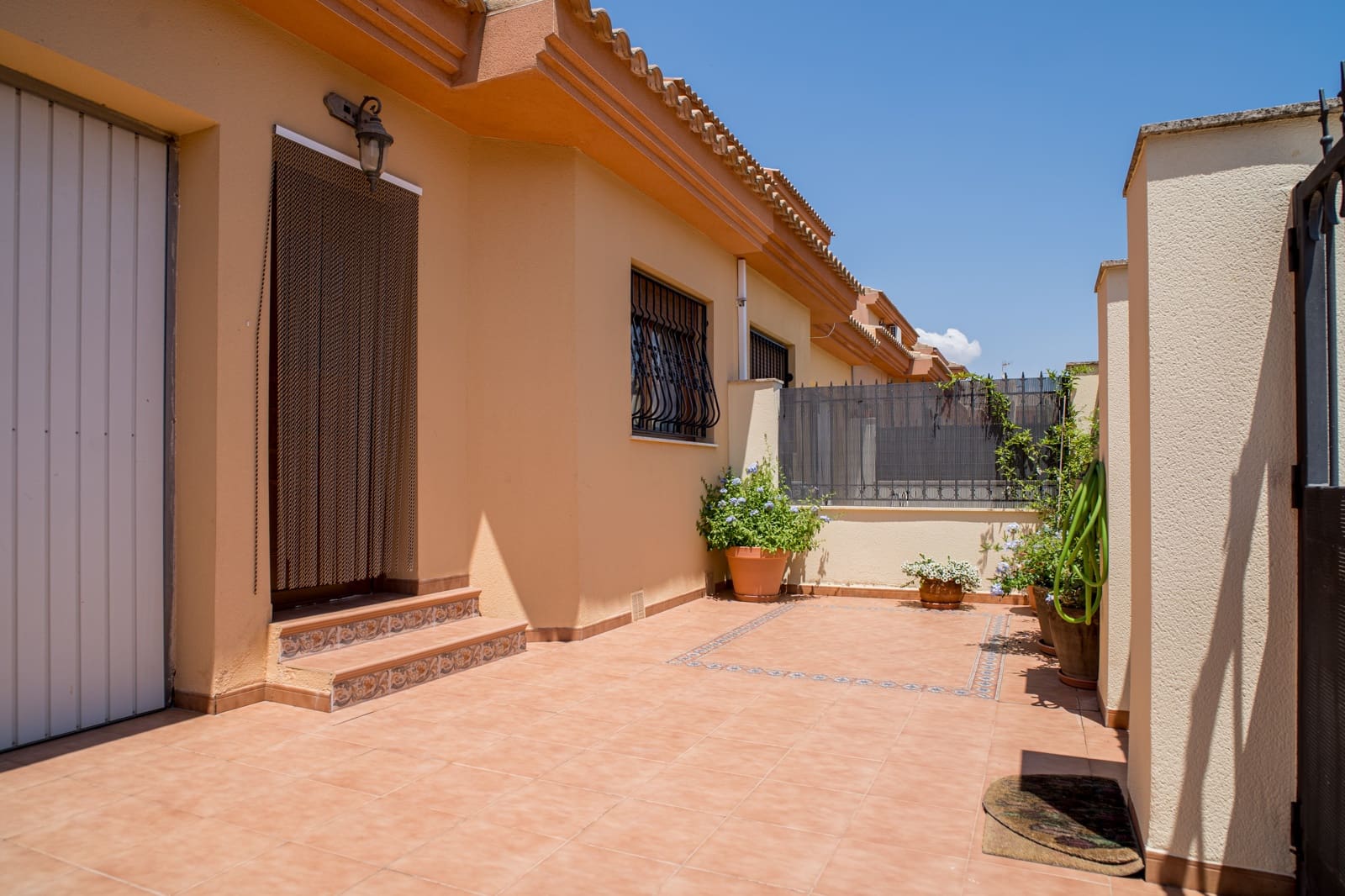 4 bedroom Villa for sale in Pinoso with garage - € 195,000 (Ref: 9790182)