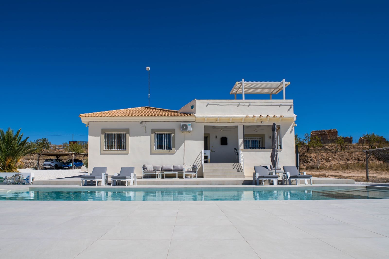 3 bedroom Villa for sale in Pinoso with pool - € 349,995 (Ref: 9790185)