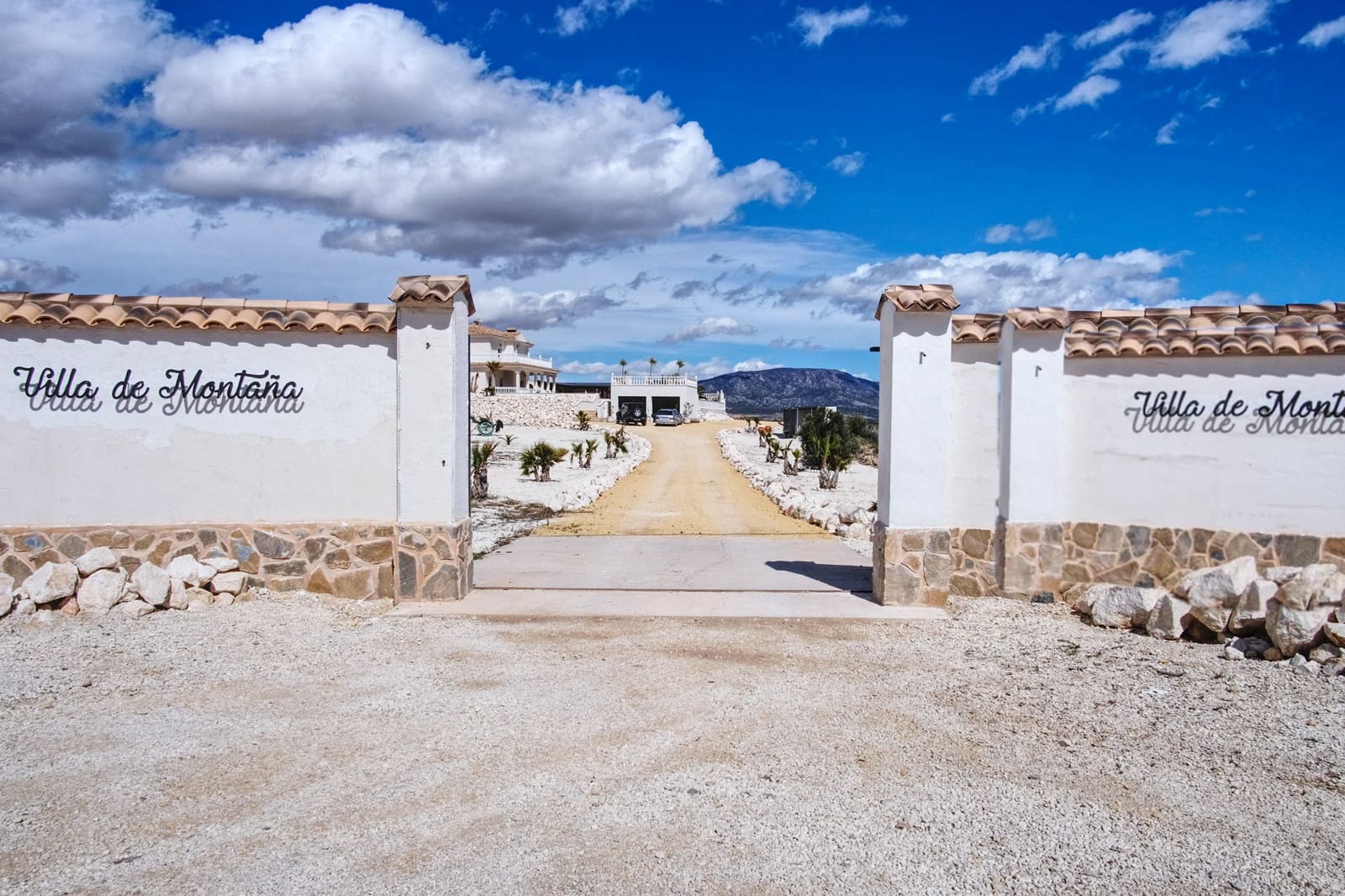 4 bedroom Villa for sale in Pinoso with pool garage - € 599,000 (Ref: 9790187)