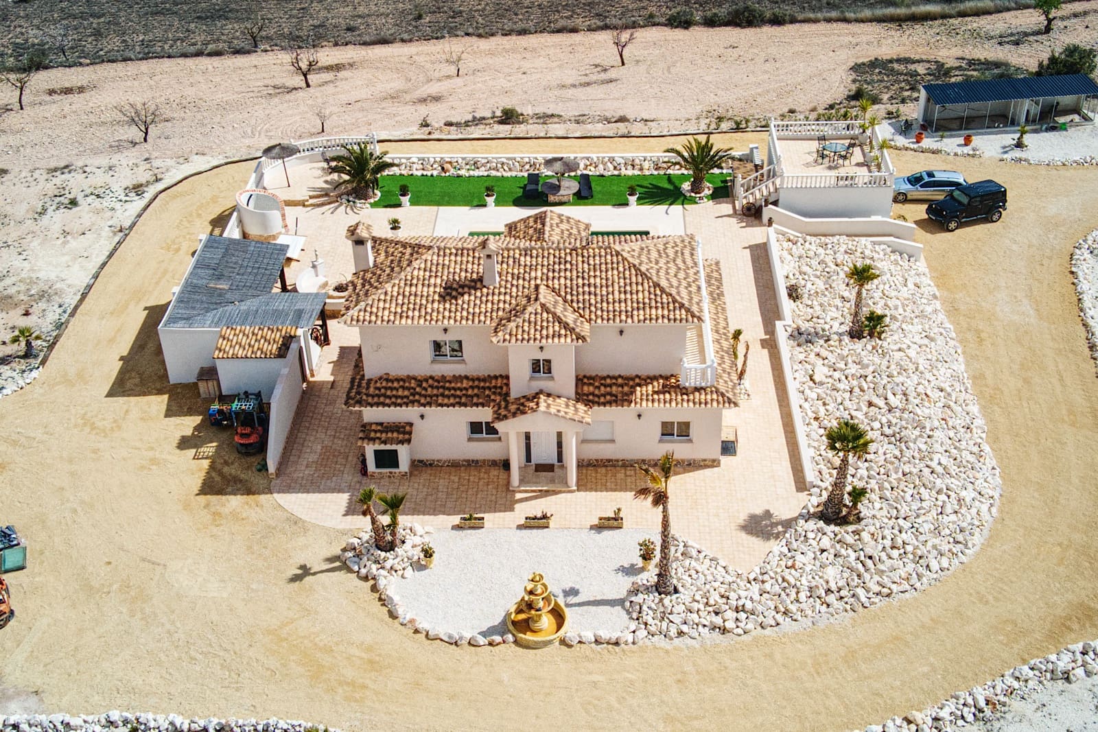 4 bedroom Villa for sale in Pinoso with pool garage - € 599,000 (Ref: 9790187)