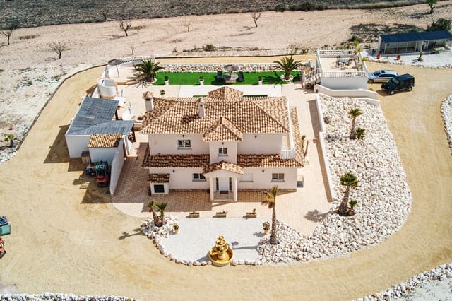 4 sypialnia Willa na sprzedaż w Pinoso z basenem garażem - 599 000 € (Ref: 9790187)