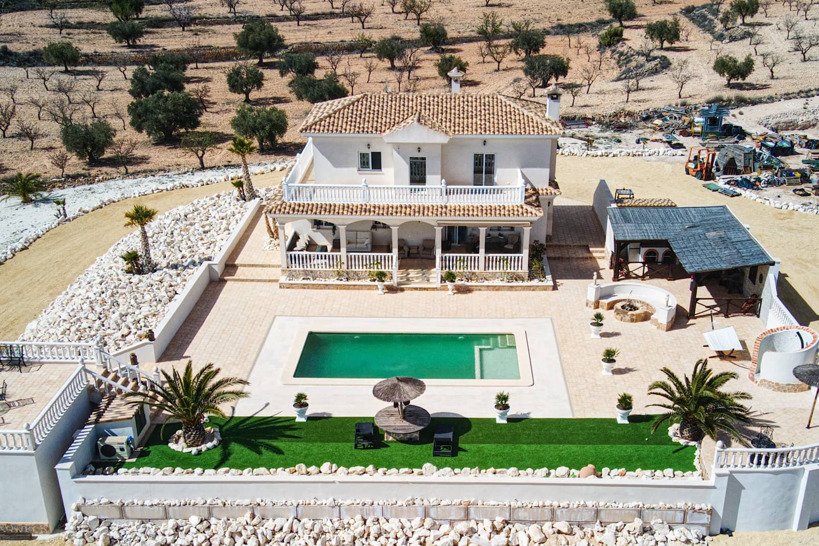 4 bedroom Villa for sale in Pinoso with pool garage - € 599,000 (Ref: 9790187)