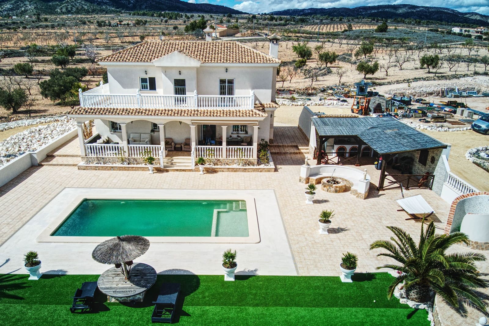 4 bedroom Villa for sale in Pinoso with pool garage - € 599,000 (Ref: 9790187)