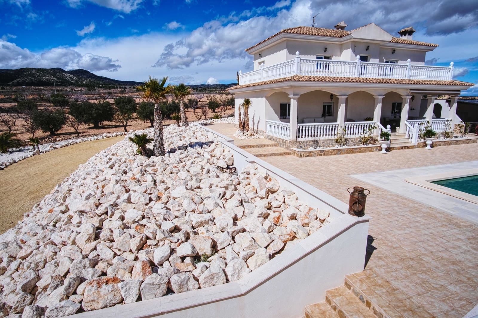 4 bedroom Villa for sale in Pinoso with pool garage - € 599,000 (Ref: 9790187)