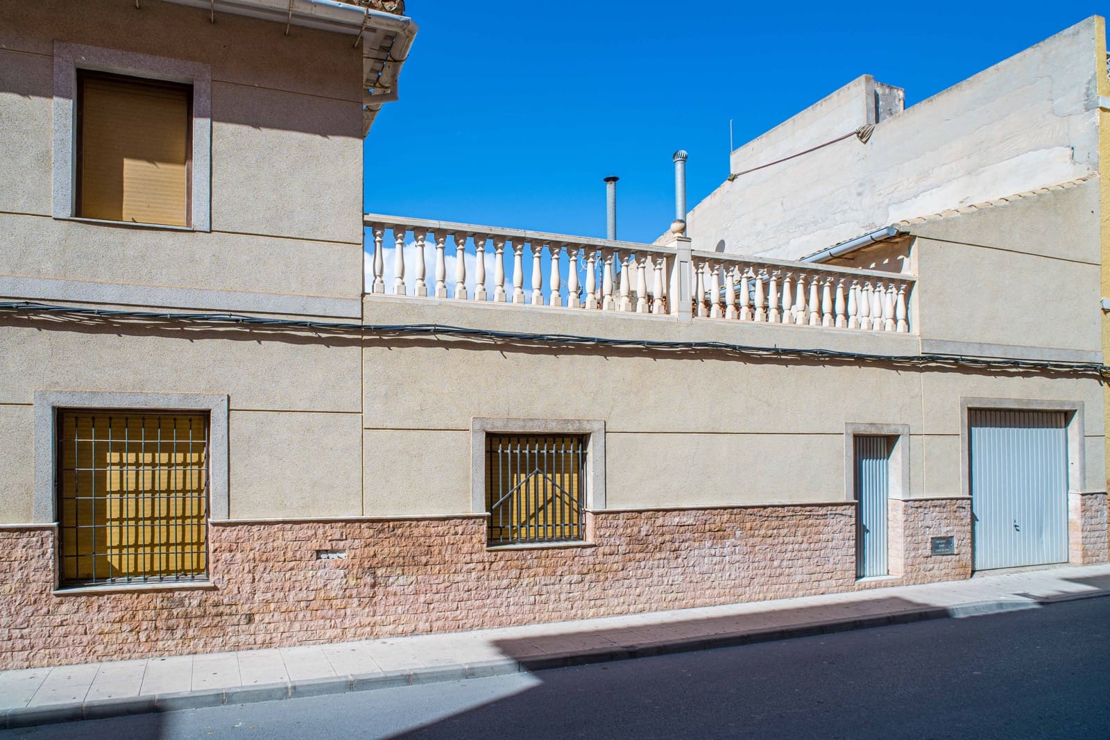 Townhouse for sale in Pinoso with garage - € 159,000 (Ref: 9790188)