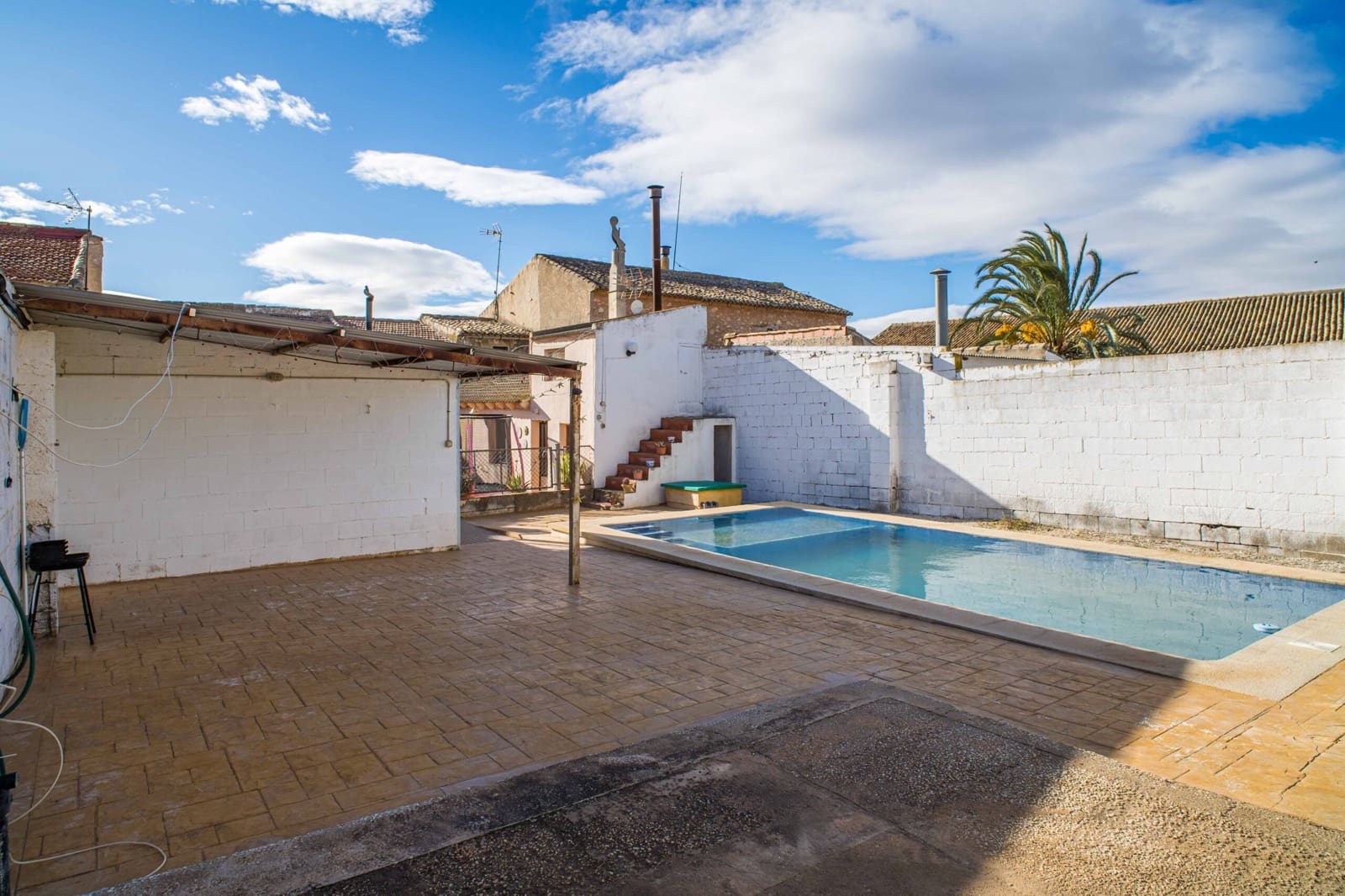 5 bedroom Townhouse for sale in Pinoso with pool - € 179,950 (Ref: 9790193)