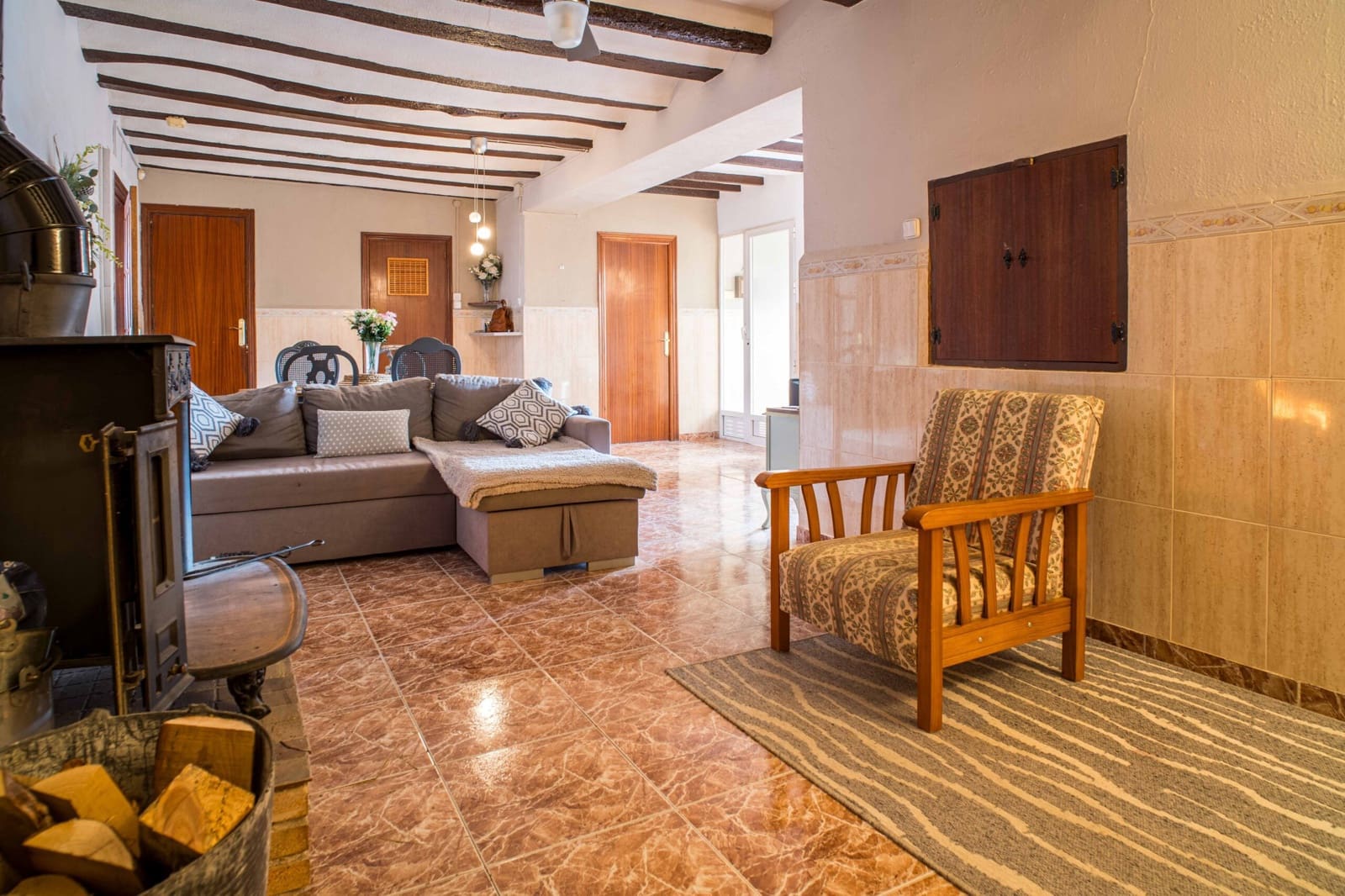 5 bedroom Townhouse for sale in Pinoso with pool - € 179,950 (Ref: 9790193)