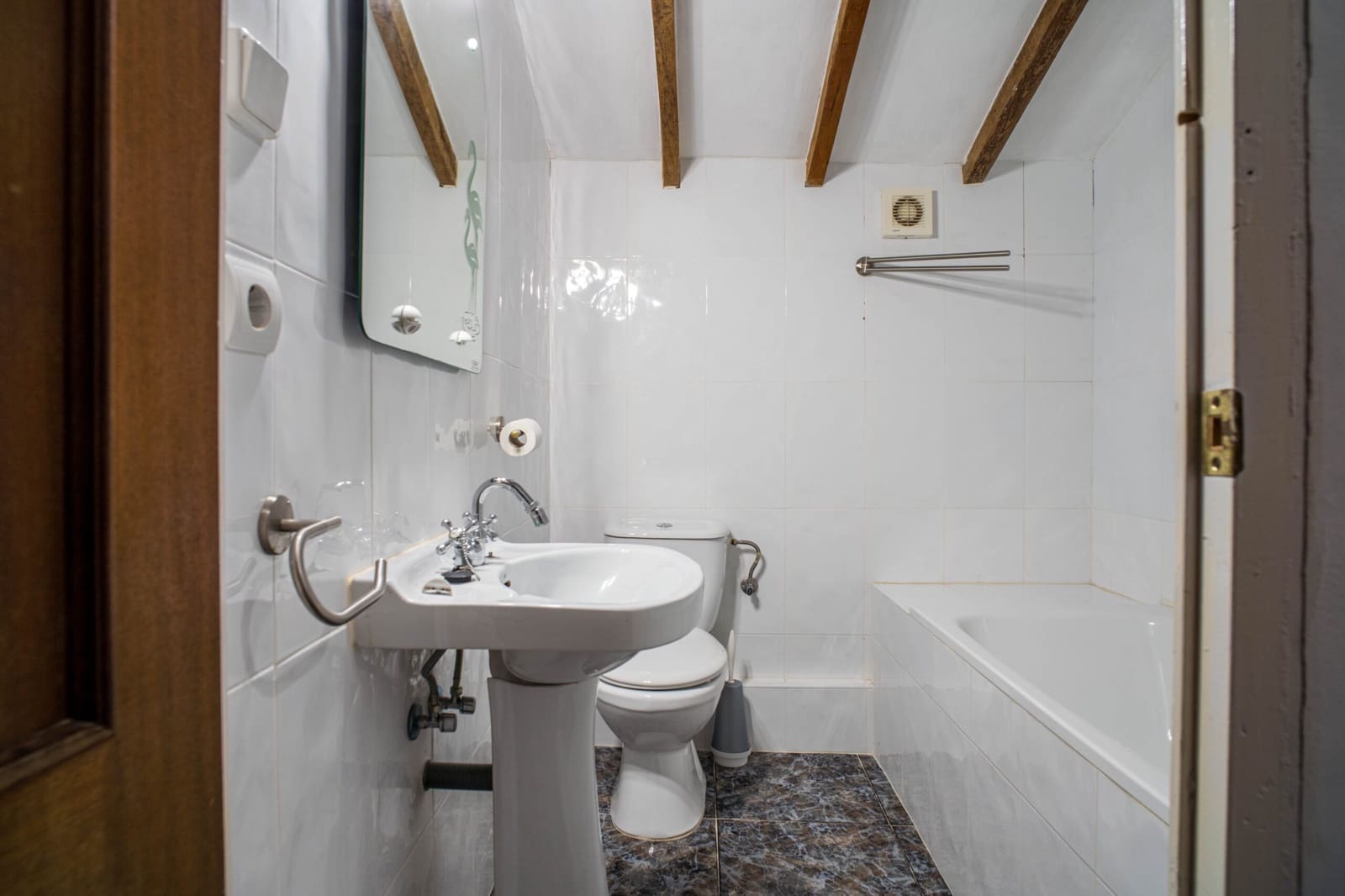 5 bedroom Townhouse for sale in Pinoso with pool - € 179,950 (Ref: 9790193)