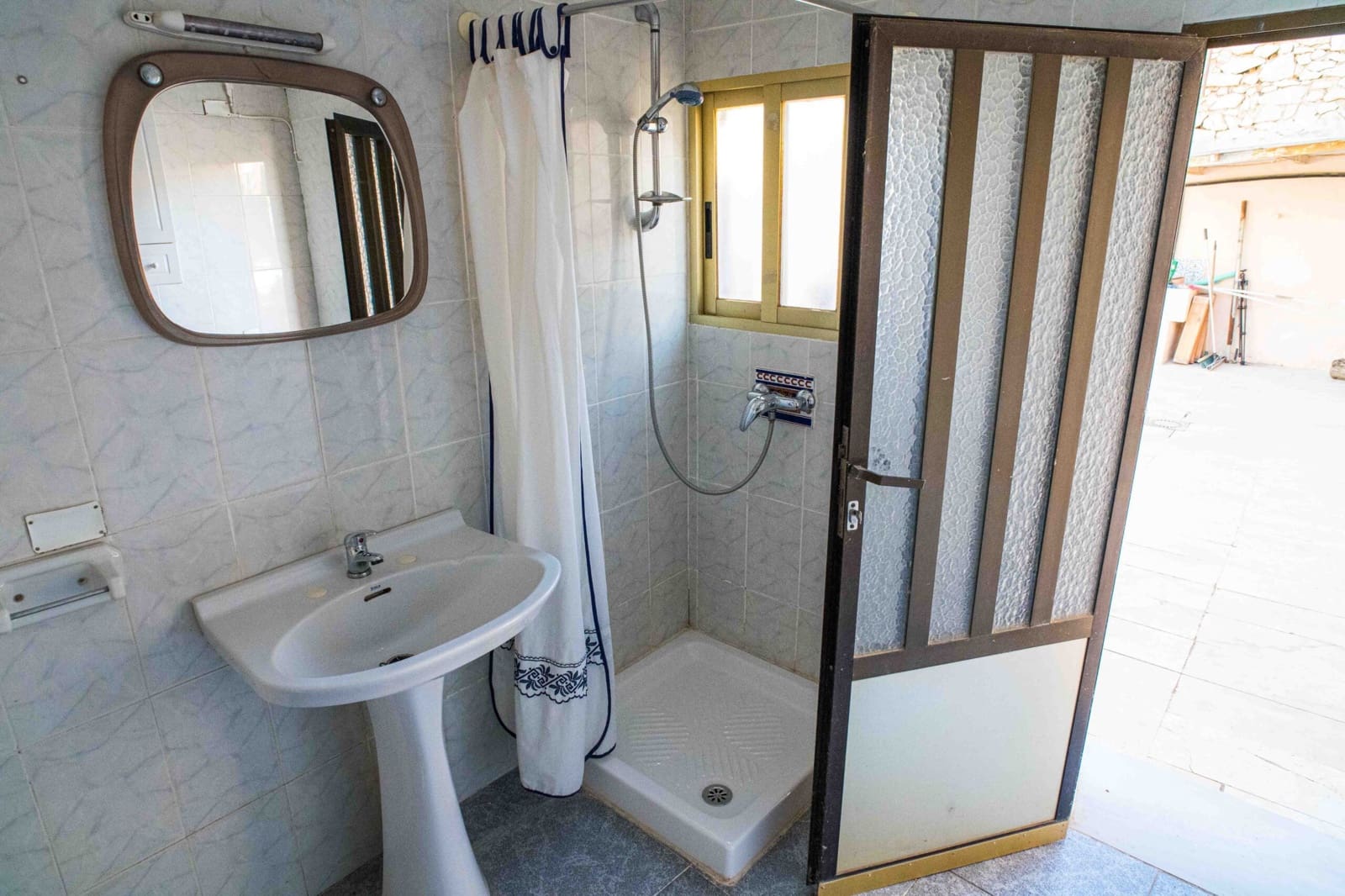 5 bedroom Townhouse for sale in Pinoso with pool - € 179,950 (Ref: 9790193)