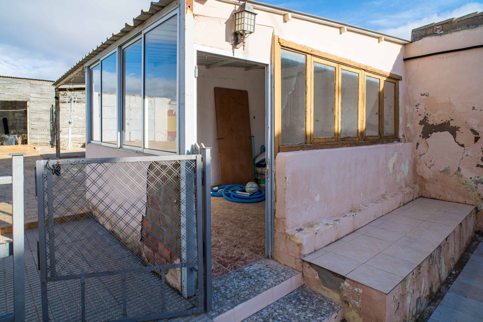 5 bedroom Townhouse for sale in Pinoso with pool - € 179,950 (Ref: 9790193)