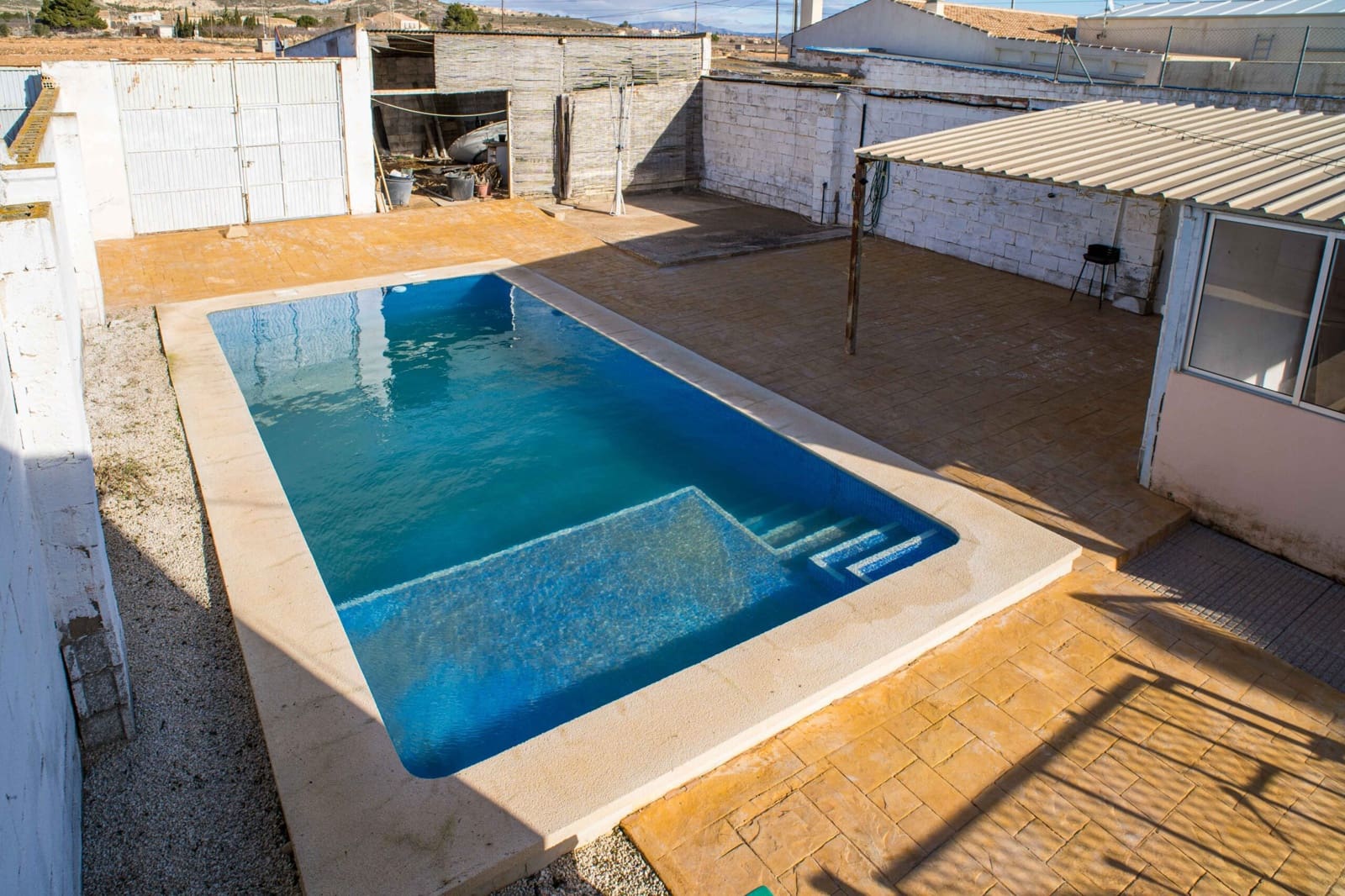 5 bedroom Townhouse for sale in Pinoso with pool - € 179,950 (Ref: 9790193)