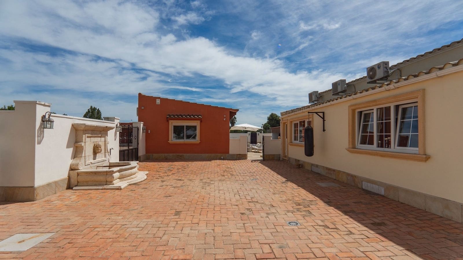 Chalet de 6 habitaciones en Heredades en venta con piscina - 595.000 € (Ref: 9790202)