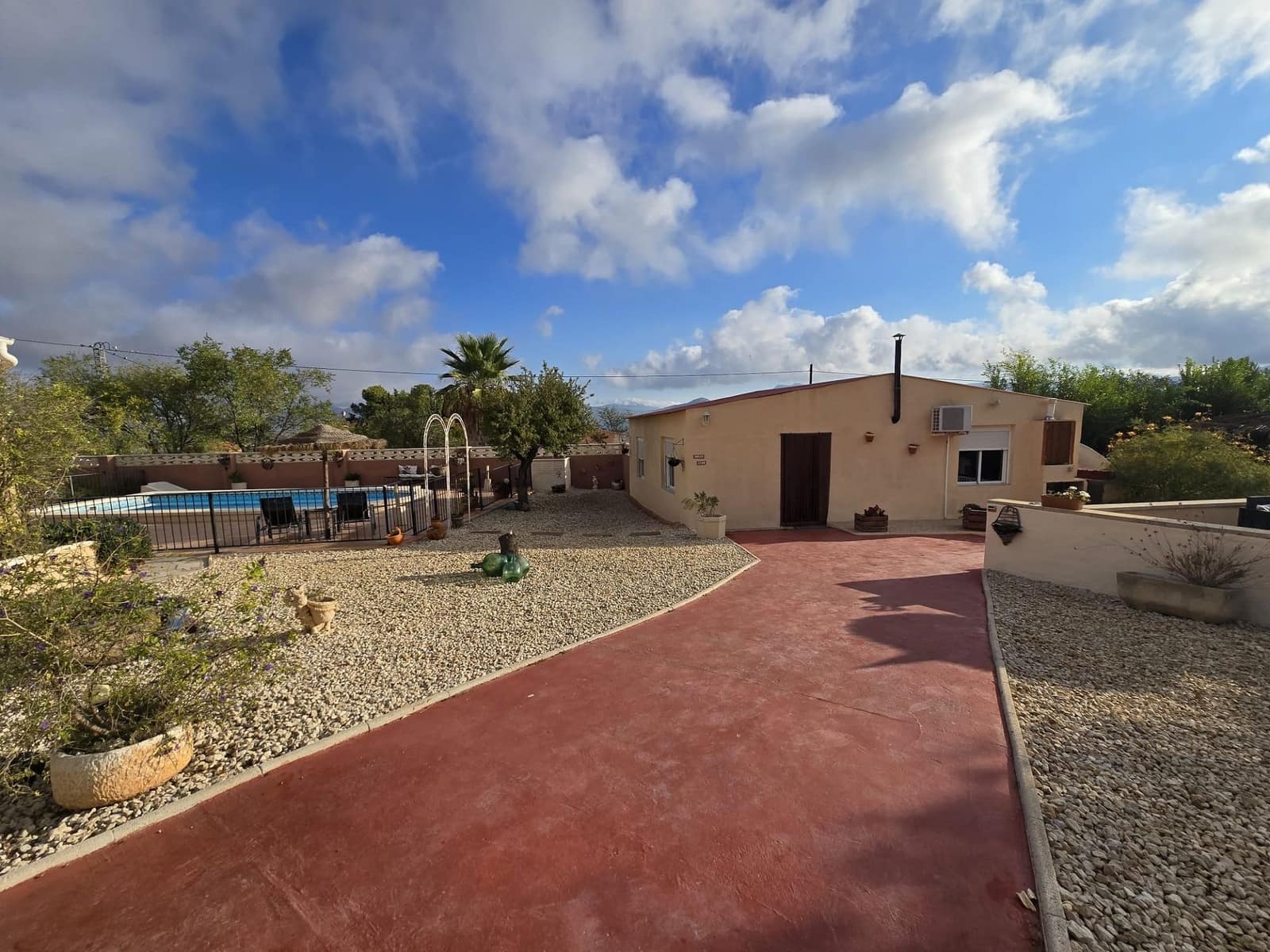 5 Zimmer Villa zu verkaufen in Sax mit Pool - 375.000 € (Ref: 9793972)