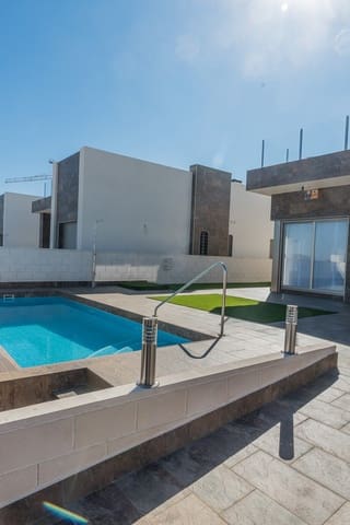 3 slaapkamer Villa te koop in Villamartin, Orihuela met zwembad - € 385.000 (Ref: 9793980)