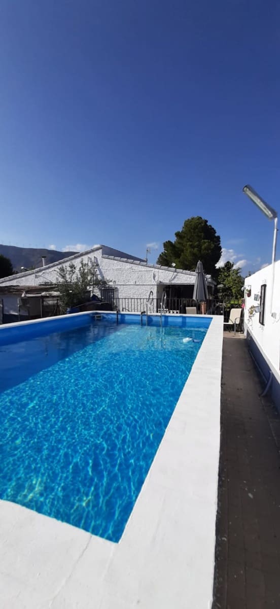3 Zimmer Villa zu verkaufen in Caudete mit Pool Garage - 257.000 € (Ref: 9793995)