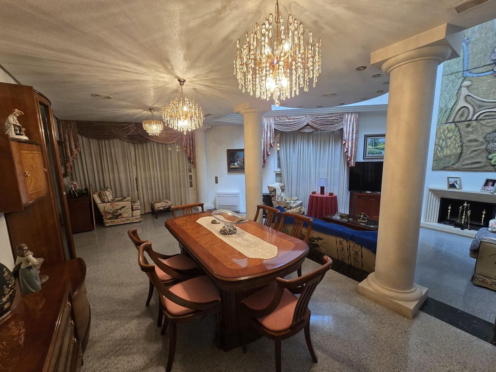 6 bedroom Villa for sale in Sax with pool garage - € 599,995 (Ref: 9796119)