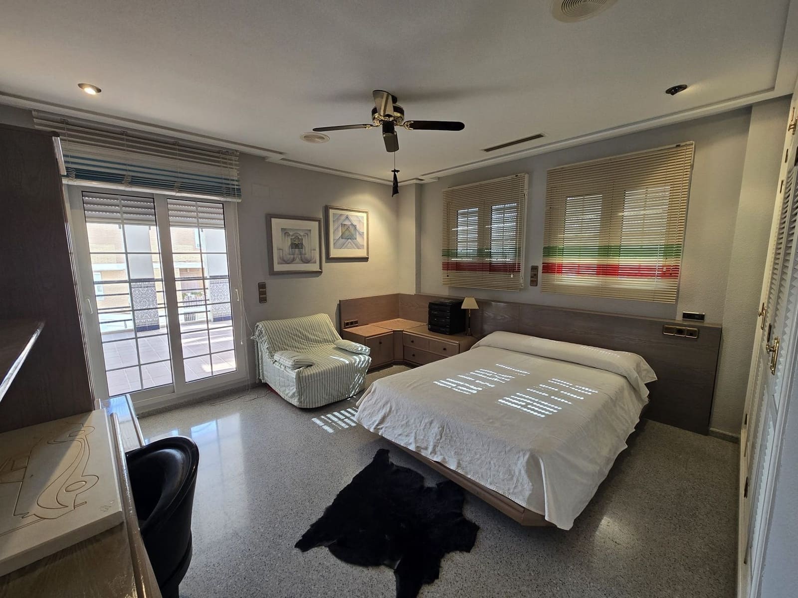 6 bedroom Villa for sale in Sax with pool garage - € 599,995 (Ref: 9796119)